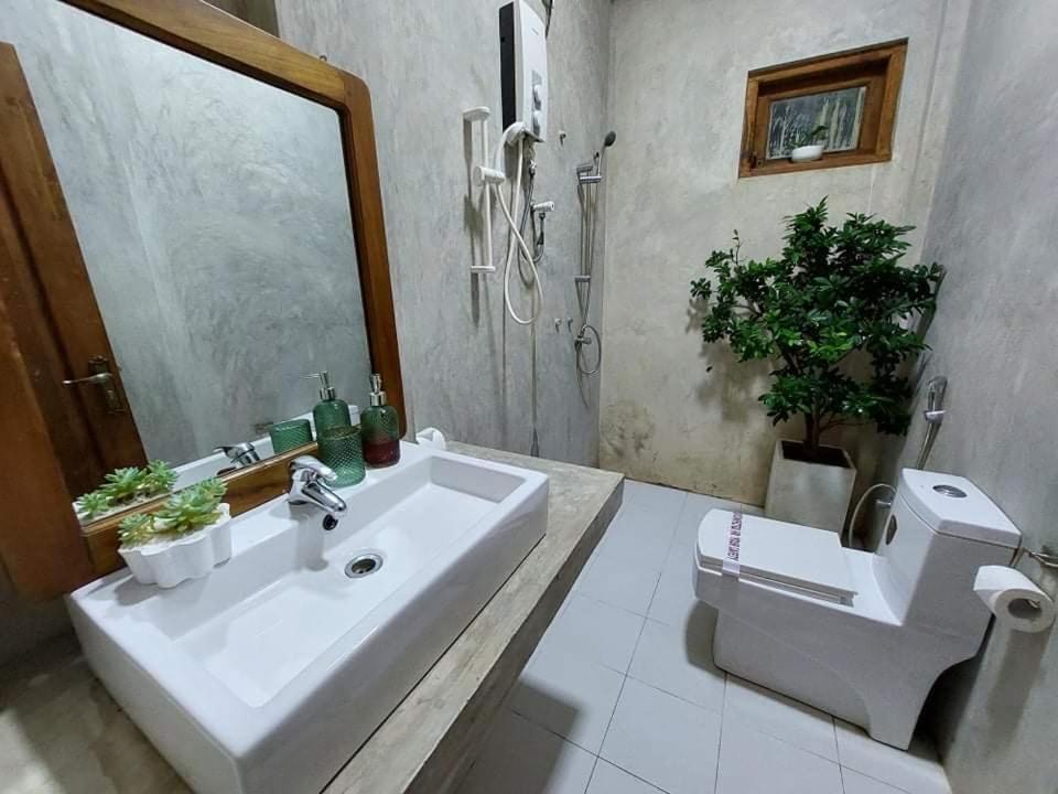 אנוראדפורה Kingcity Resort מראה חיצוני תמונה